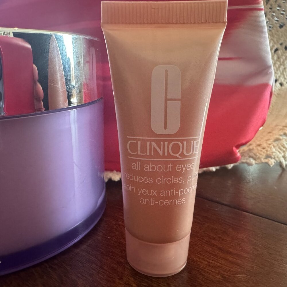 Clinique Take the Day Off & Bag - Picture 5 of 7